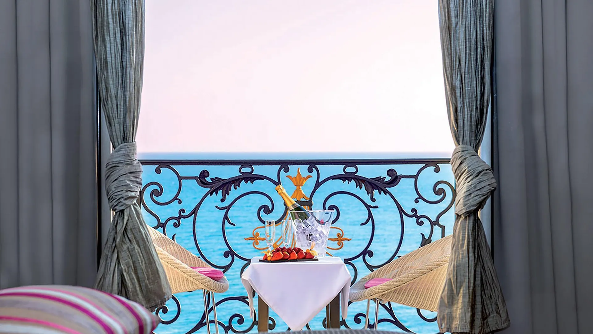 Hotel Le Royal Promenade Des Anglais Nice 3*,