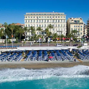 West End Promenade **** Nice