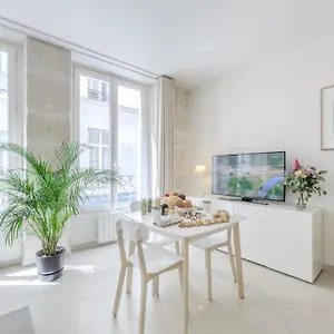  Апартаменты Jardin Saint Honore Франция